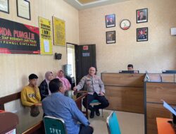 Kapolsek Bukit Berikan Pelayanan Prima Kepada Warga Yang Membuat Laporan/ Pengaduan