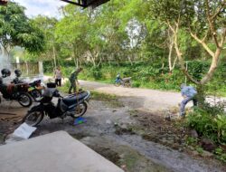 Tingkatkan Kesadaran Menjaga Lingkungan, Babinsa Gotong Royong Dengan Masyarakat