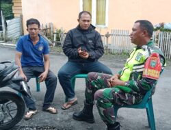 Anjangsana Ke Wilayah Binaan, Babinsa Komsos Himbau Warganya Waspada Terhadap Cuaca Ektrim