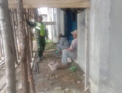 Peduli Sarana Ibadah, Babinsa Bersama Warga Gotong Royong Pembangunan Masjid