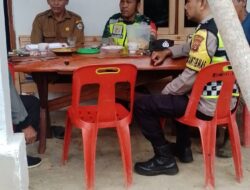 Melalui Komsos, Babinsa Bersama Bhabinkamtibmas Berikan Himbauan Kamtibmas