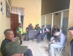 Babinsa Koramil 02/Wps, Komsos Bersama Masyarakat Di Wilayah Binaan