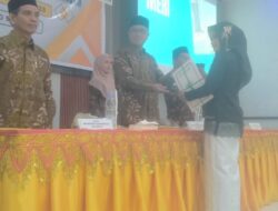 Ustadz dr H.Attailah SpoG, Mengukuhkan 34 Asisten Keperawatan SMK Muhammadiyah Bireuen