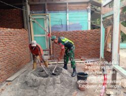Babinsa Koramil 08/Silih Nara Bantu Warga Bangun Rumah di Kampung Pilar Weh Kiri