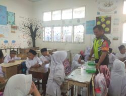 Babinsa Koramil 06/Bukit Monitoring Kegiatan Makan Bergizi Gratis