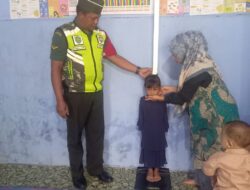 Babinsa Koramil 01/Bandar Dampingi Kegiatan Posyandu di Desa Binaan