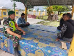 Babinsa Koramil 02/WPS , Jalin Komunikasi Sosial Dan Himbau Warga Jaga Kerukunan Di Wilayah