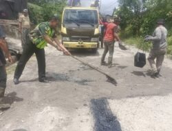 Bangkitkan Kepedulian Lingkungan, Babinsa Gotong Royong Bersama Warga