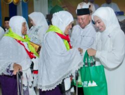 Lepas 360 Calon Jemaah Haji, Maya Hasmita Titip Doa agar Labuhanbatu Diberi Keberkahan