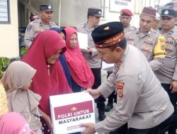 Kapolres Bener Meriah salurkan bantuan sosial kepada warga kurang mampu di Kecamatan Bandar