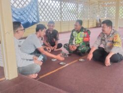 Ciptakan Wilayah Kondusif, Babinsa Koramil 02/Wps, Komsos Dengan Warga Binaan