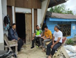 Pastikan Tepat Sasaran, Babinsa Bersama Aparat Desa Cek Langsung Warga Penerima Bantuan Sosial
