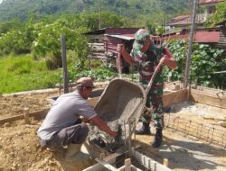 Wujud Kepedulian Babinsa, Serda R.P. Manurung Laksanakan Karya Bakti Bersama Warga Desa Bukit Sari
