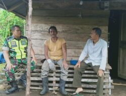Monitoring Wilayah, Babinsa Lakukan Komsos Bersama Masyarakat