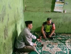 Babinsa Koramil 08/SN Jalin Keakraban Lewat Komsos di Desa Mekar Indah