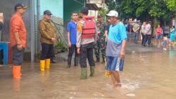Polres Jombang Kirim Paket Sembako untuk Warga Terdampak Banjir di Kademangan