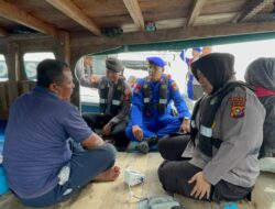 Dalam Rangka Hari Bhayangkara, Polres Dumai Layani Kesehatan Masyarakat di Atas Kapal