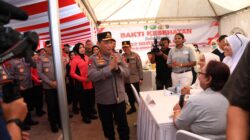 Kapolri Bagikan Sembako dan Alat Bantu Disabilitas di Puncak Bakti Kesehatan