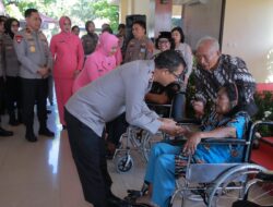 Bakti Kesehatan dan Bantuan Sosial Polda NTB Sambut Hari Bhayangkara Ke-79