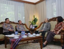 Anjangsana HUT Bhayangkara ke-79, Polri Kunjungi Mantan Kapolri Jenderal (Purn) Roesdihardjo
