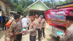 Kapolres Bener Meriah Gelar Jum’at Berkah, Bagikan Nasi kepada Jamaah Masjid Jamik Riyadus Shalihin
