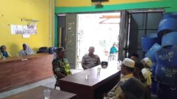 Tingkatkan Silaturahmi Dengan Warga, Babinsa Bersama Bhabinkamtibmas Laksanakan Kegiatan Komsos