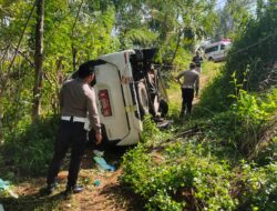 Sopir Diduga Mengantuk, Ambulans Terjun ke Jurang di Pintu Rime Gayo