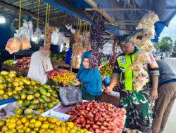 Wujudkan Keamanan Dan Kebersihan Pasar, Babinsa Patroli Disertai Komsos