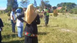 Babinsa Koramil 02/Wih Pesam Dampingi Lansia Menjaga Kebugaran