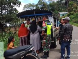 Koptu Rajasah  Komsos Bersama Warga Desa Kuyun Uken