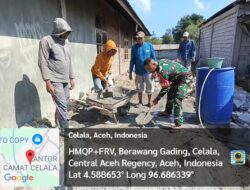 Wujud Kepedulian Babinsa, Bantu Warga Bangun Pondasi Rumah