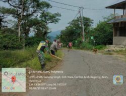 Babinsa Koramil 08/SN Bersama Warga Bergotong Royong 