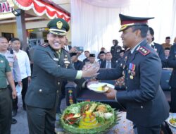 Surprise Di Hari Bhayangkara, Dandim 0119/BM Berikan Tumpeng Ucapan Selamat Hari Bhayangkara Ke-79
