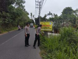 Satlantas Bener Meriah Pasang Rambu di KM 76 Lampahan