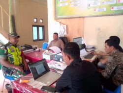 Lakukan Puldata Ter, Babinsa Koramil 06/Bukit Sambangi Kantor Desa