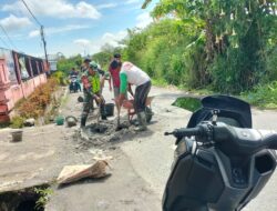 Gotong Royong Bersama Masyarakat, Babinsa Mengharapkan Kepedulian Terhadap Lingkungan Di Tingkatkan