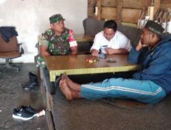 Komsos Bersama Masyarakat, Babinsa Serap Informasi Tentang Situasi Wilayah Binaan