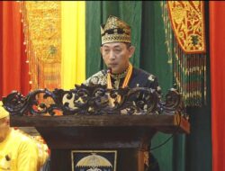 Kapolri Terima Anugerah Adat Ingatan Budi dari Lembaga Adat Melayu Riau
