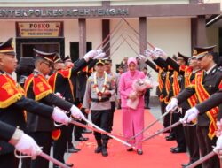 Tradisi Pedang Pora dan Tari Guel Warnai Lepas Sambut Kapolres Aceh Tengah
