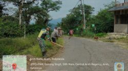 Babinsa Koramil 08/Silih Nara Gelar Karya Bakti Bersama Warga di Desa Gunung Singit
