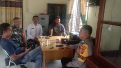 Babinsa Bersama Bhabinkamtibmas, Ajak Aparatur Desa Tanamkan Nilai Integritas Dalam Menjalankan Tugas