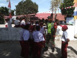 Tanamkan Semangat Bela Negara Sejak Dini, Babinsa Komsos dengan Siswa Sekolah Dasar