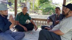 Menjalin silaturahmi, Babinsa Koramil 04/PRG Komsos Bersama Tokoh Masyarakat