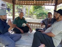 Menjalin silaturahmi, Babinsa Koramil 04/PRG Komsos Bersama Tokoh Masyarakat