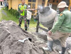 Babinsa Koramil 06/Bukit Ringan Tangan Bantu Warga Untuk Membangun Desa