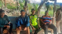 Menjaga Stabilitas Dan Bangun Ketahanan Wilayah, Babinsa Komsos Bersama Masyarakat