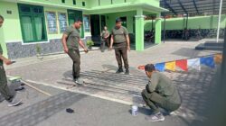 Anggota Koramil 06/Bukit Pasang Umbul-umbul Dan Bendera Merah Putih, Meriahkan HUT Kemerdekaan RI Ke-80