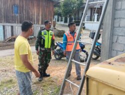 Babinsa Koramil 05/Linge Laksanakan Komsos dengan Petugas PLN di Desa Kute Riyem