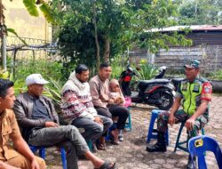 Melalui Komsos, Babinsa Ajak Warga Peduli Dan Bersama-sama Menjaga Kamtibmas