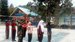 Bentuk Siswa yang Berkarakter, Babinsa Ajarkan Materi PBB